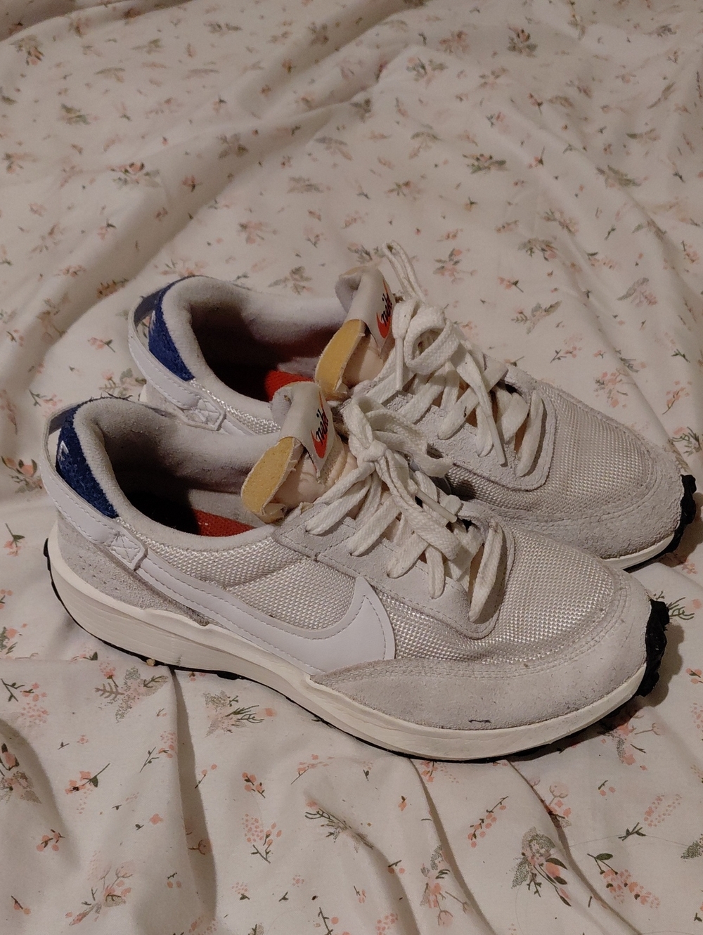 Nike Men’s White and Blue Retro Runner Sneakers